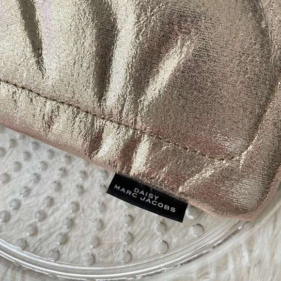 Marc Jacobs Daisy Pouch - Picture 7 of 7